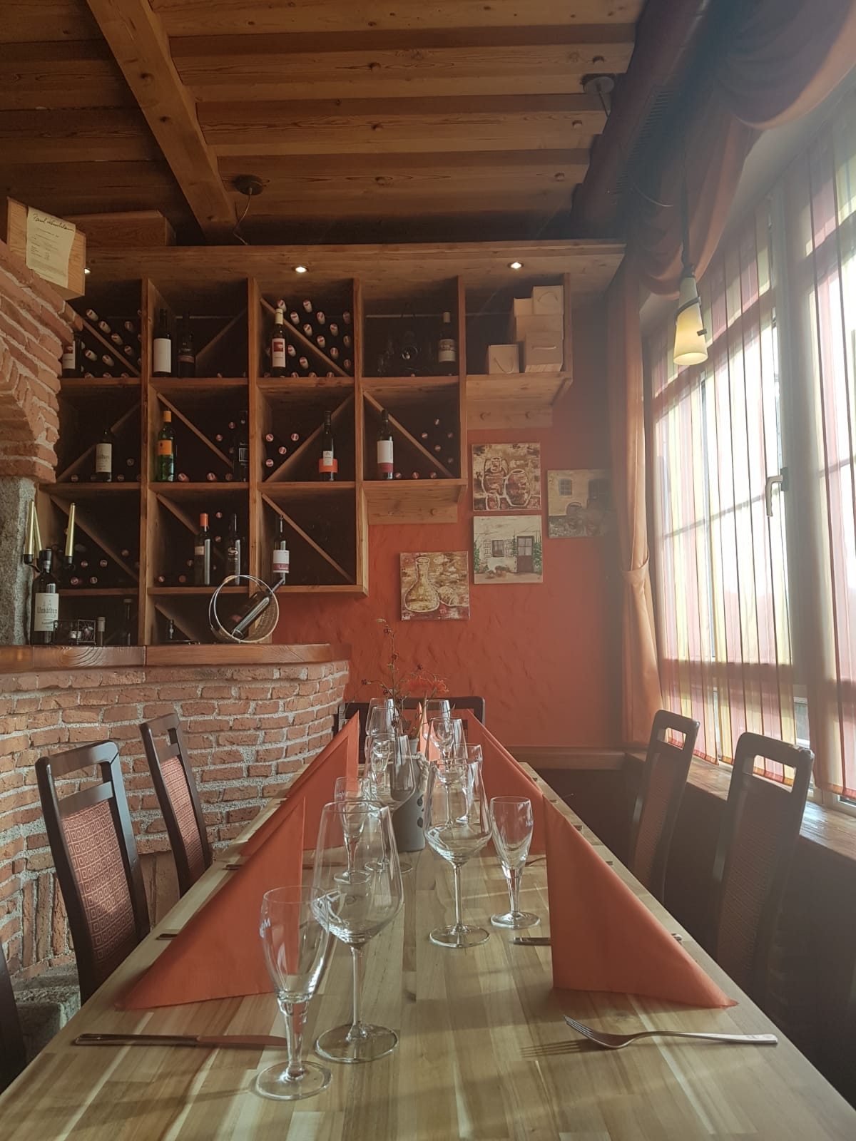 Essen-gehen - Gerichte: Hausmannskost - Vinothek-Tisch - Restaurant Vinothek Rosemarie