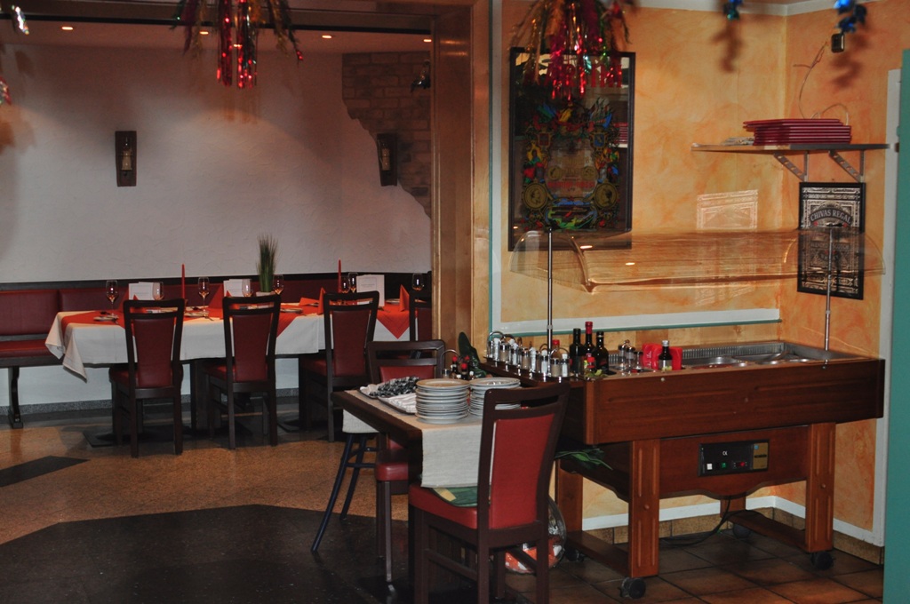 Essen-gehen - Gerichte: Hausmannskost - Salat-Bar,Tanzfläche - Restaurant Vinothek Rosemarie