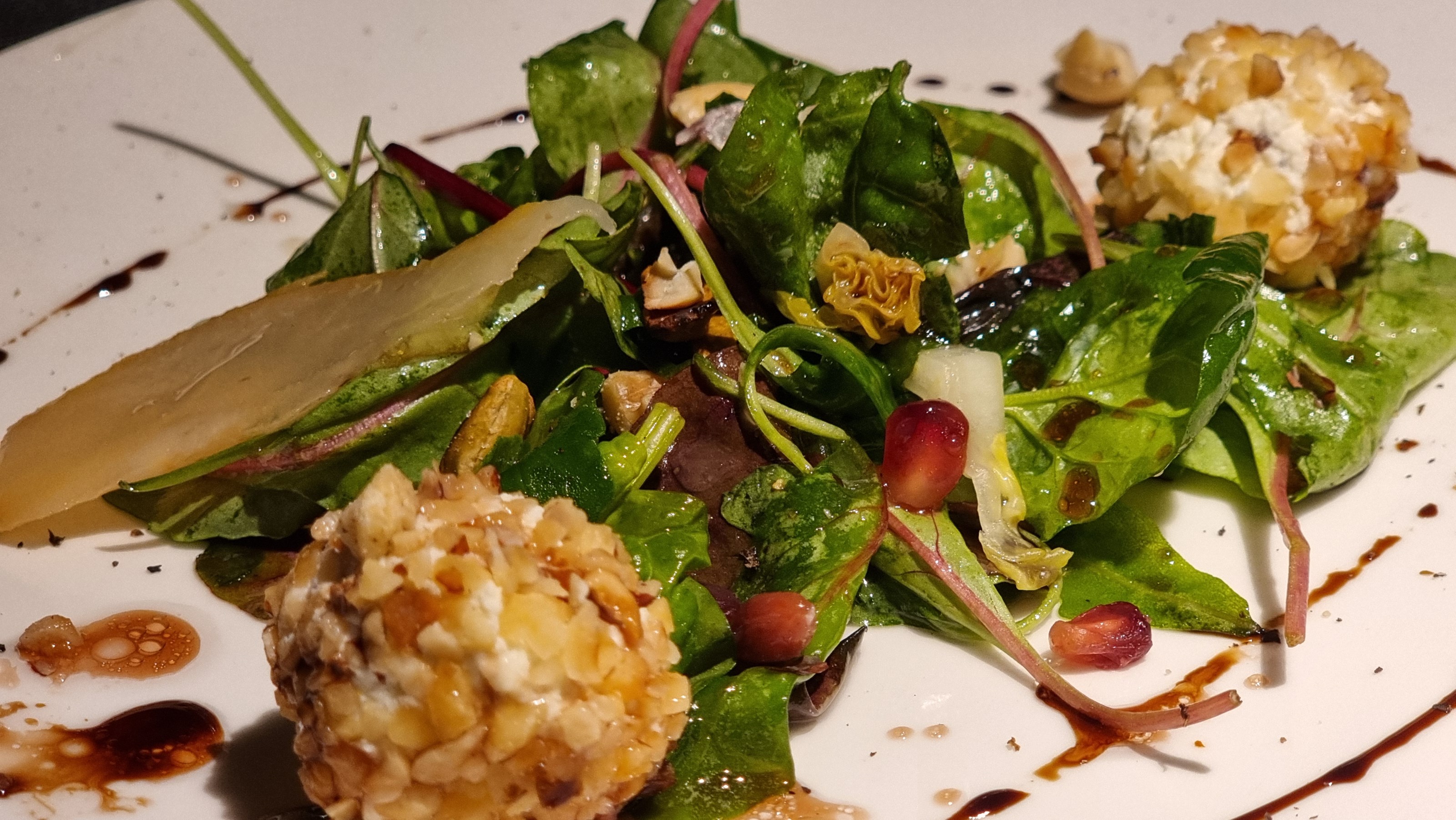 Essen-gehen - Oberösterreich - Ziegenkäse/ Herbstsalate/ Walnüsse - Zum kleinen Griechen