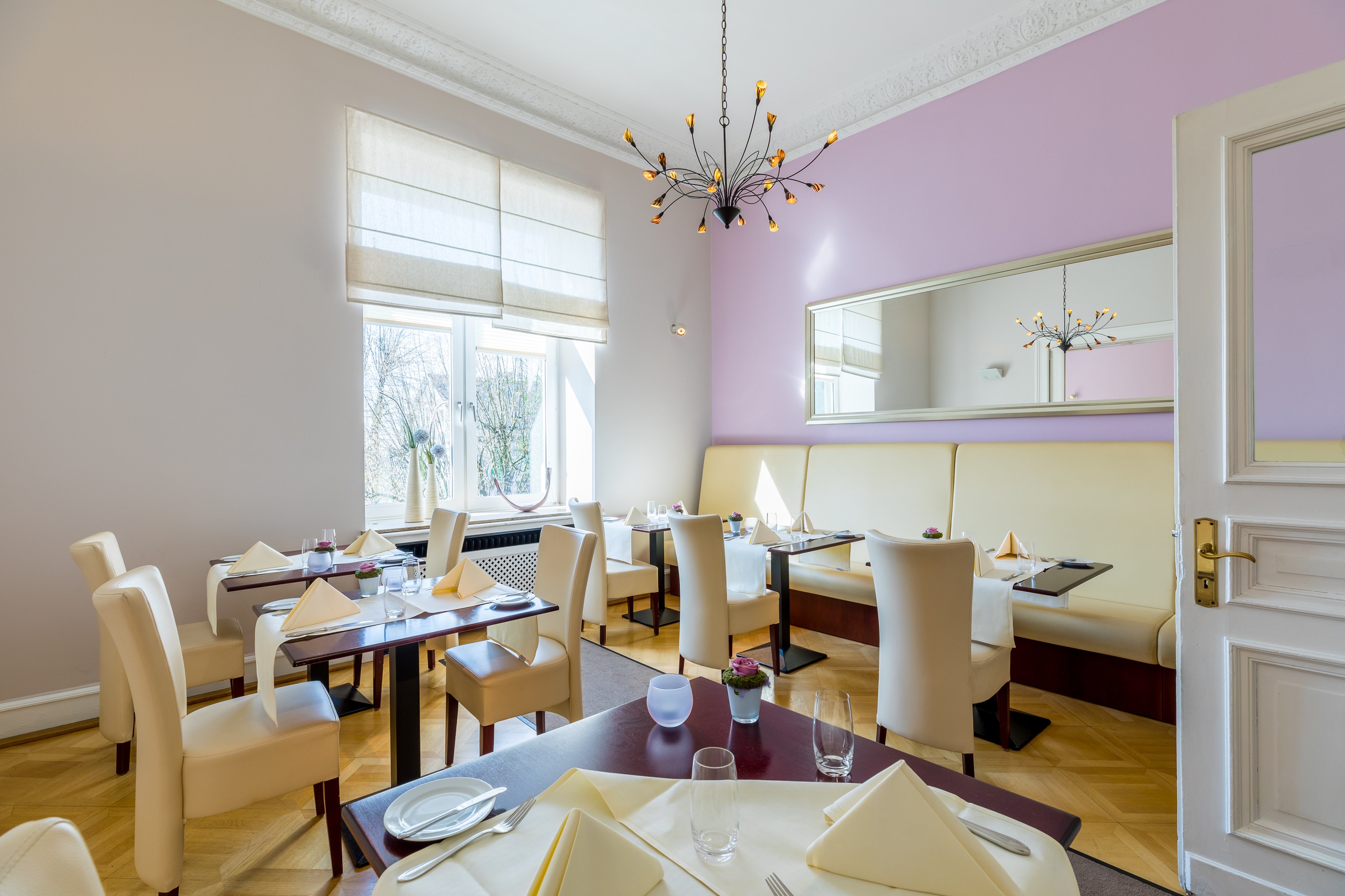 Essen-gehen - PLZ 42929 (Deutschland) - Kleiner Gastraum - Heldmann & Herzhaft