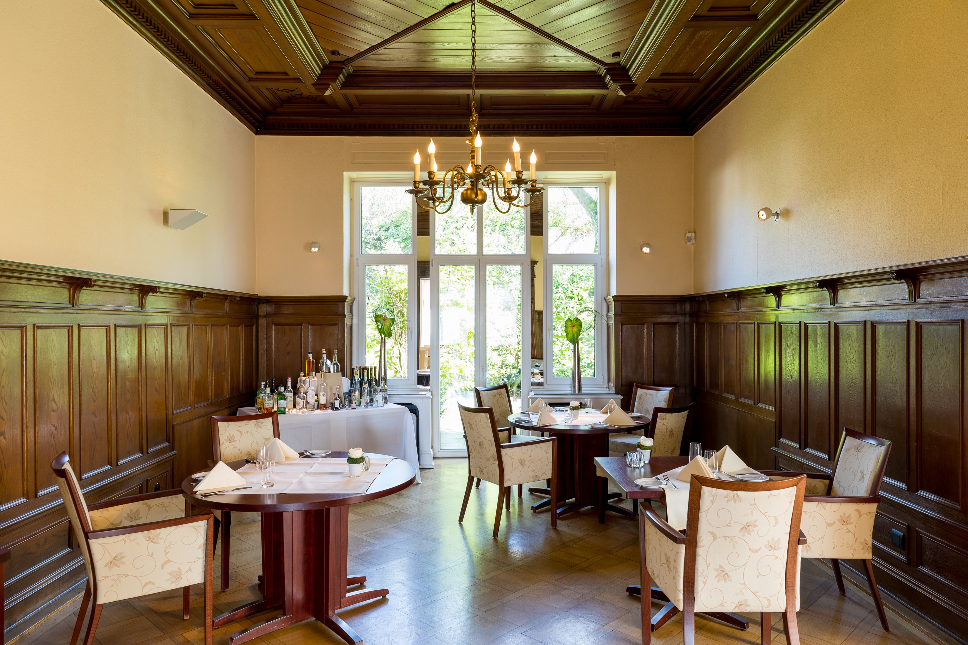 Essen-gehen - PLZ 42929 (Deutschland) - Gastraum zum Garten - Heldmann & Herzhaft