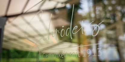 Essen-gehen - Ambiente: klassisch - Außenbereich - Restaurant "Schröders" im Kurhaus am Inselsee