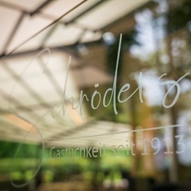 Restaurant: Außenbereich - Restaurant "Schröders" im Kurhaus am Inselsee