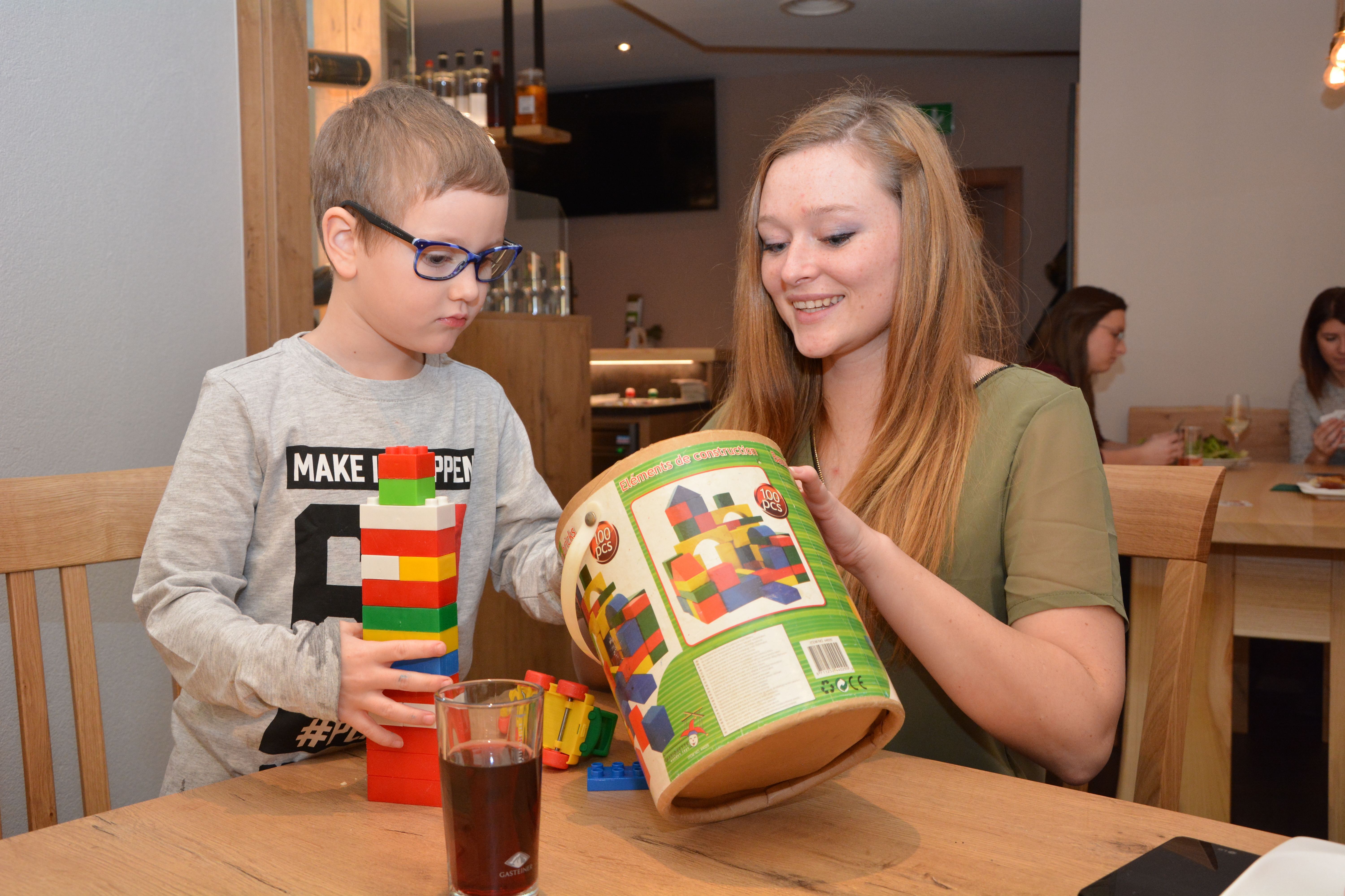 Essen-gehen - grüner Gastgarten - Oberösterreich - Dorfstüberl Hoamatgfühl