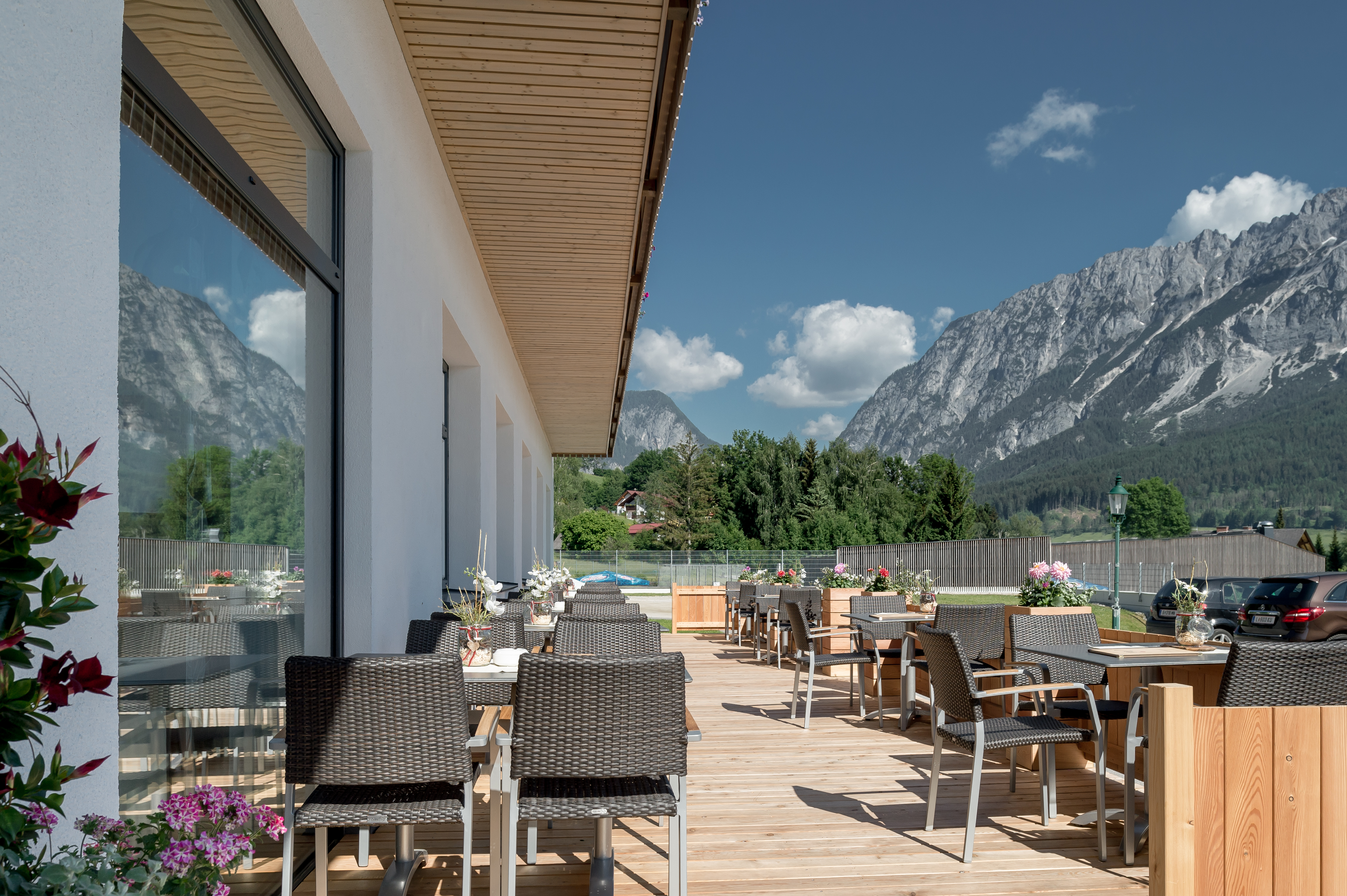 Essen-gehen - Sitzplätze im Freien - Schladming-Dachstein - Terasse - Hotel Restaurant Loy