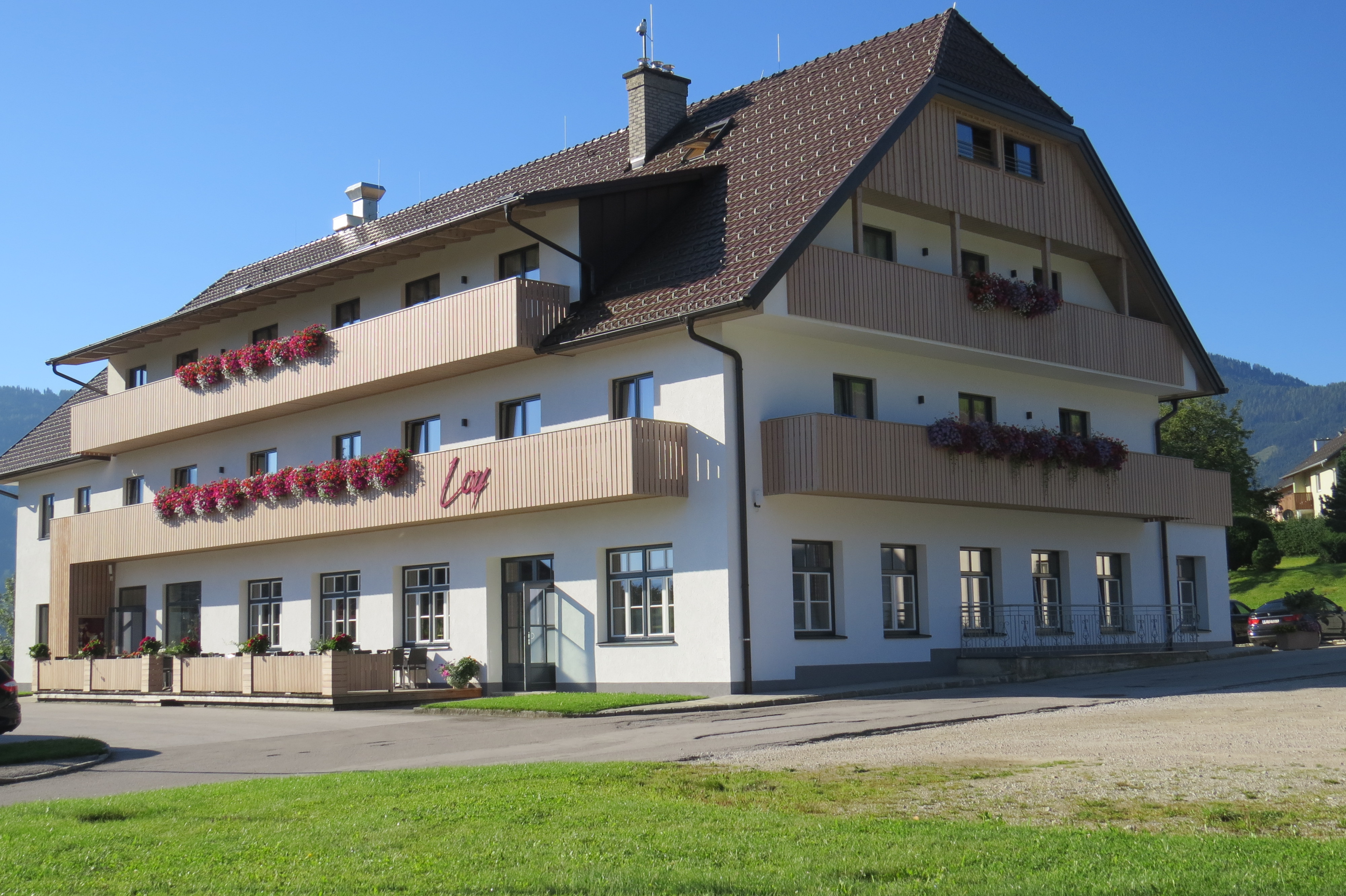 Essen-gehen - Sitzplätze im Freien - Schladming-Dachstein - Aussenansicht - Hotel Restaurant Loy