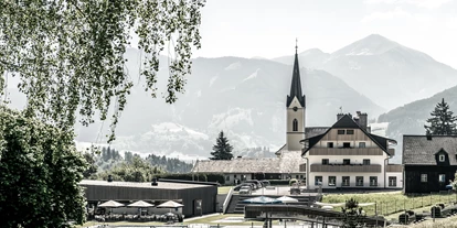 Essen-gehen - Mahlzeiten: Mittagessen - Steiermark - Aussenansicht mit Bad - Hotel Restaurant Loy