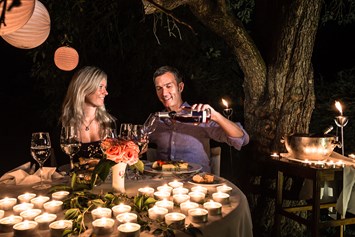 Restaurant: Romantisches Abendessen auf der Terrasse im Kerzenschein - Brücklwirt