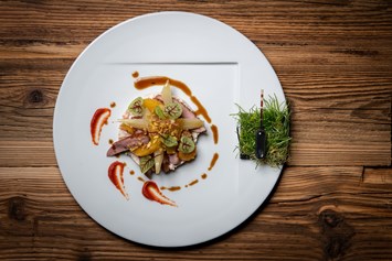 Restaurant: gebratene Barbarie Entenbrust mit Rahmkrautsalat und Paprika - Genussgasthof Willenshofer
