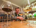 Restaurant: "Wächter des Weins" Hermann Krainer - Im Weinkeller lagern ca. 400 verschiedene Weine, darunter findet sich auch die perfekte Begleitung zu Ihrem Essen. - Hotel Restaurant Café Krainer
