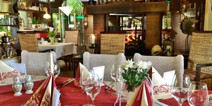 Essen-gehen - Ambiente: klassisch - Festlich eingedeckte Tafel für feierliche Anlässe - Rauchkate Beverstedt