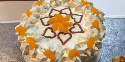 Essen-gehen - Ambiente: klassisch - Tägliche Auswahl an selbstgebackenem Kuchen und Torten. - Rauchkate Beverstedt