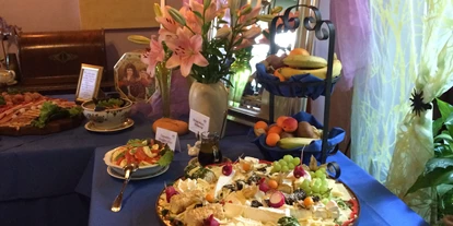 Essen-gehen - Ambiente: klassisch - Kleiner Ausschnitt eines Büfetts. - Rauchkate Beverstedt
