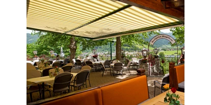 Essen-gehen - Reitdorf - Der Stegerbräu Gastgarten unter 3 Linden, mit Blick auf die Radstädter Tauern - Restaurant Stegerbräu - Radstadt