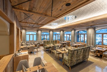 Restaurant: Der Bräusaal bietet große Panoramafenster mit schönem Ausblick  - Restaurant Stegerbräu - Radstadt