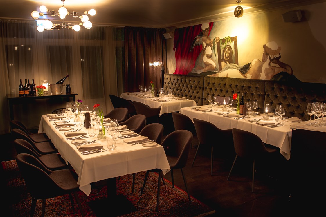 Restaurant: Großer Restaurantbereich mit bis zu 55 Personen - 151 Bistro Bar
