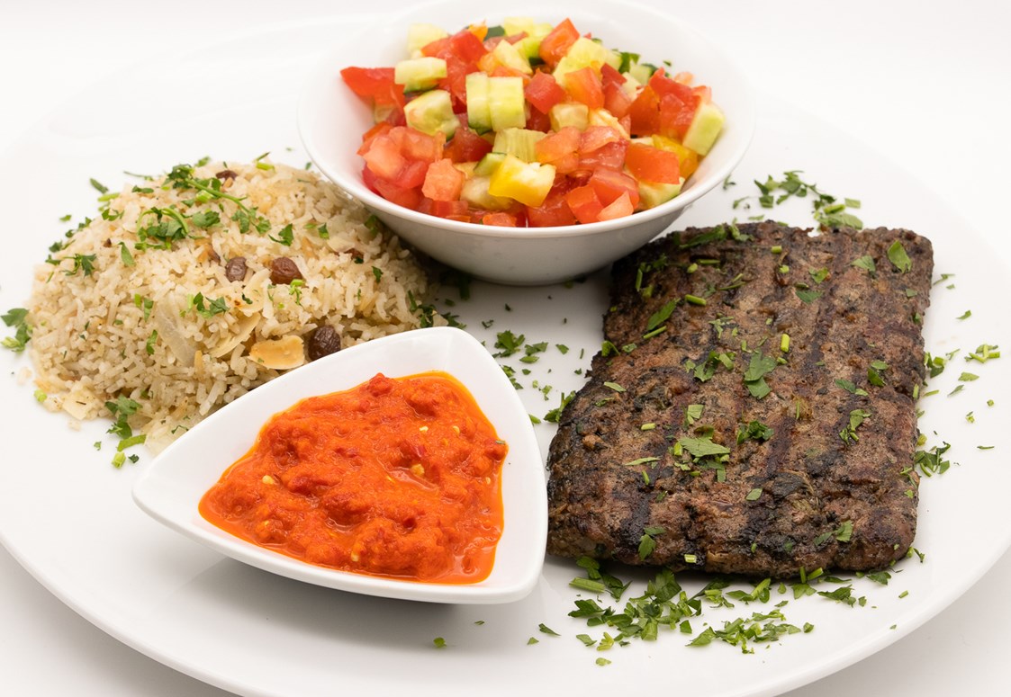 Restaurant: Feinberg´s Kebab aus Lamm-Rinderhackfleisch mit Kräutern und frischer Minze  - Restaurant Feinberg's