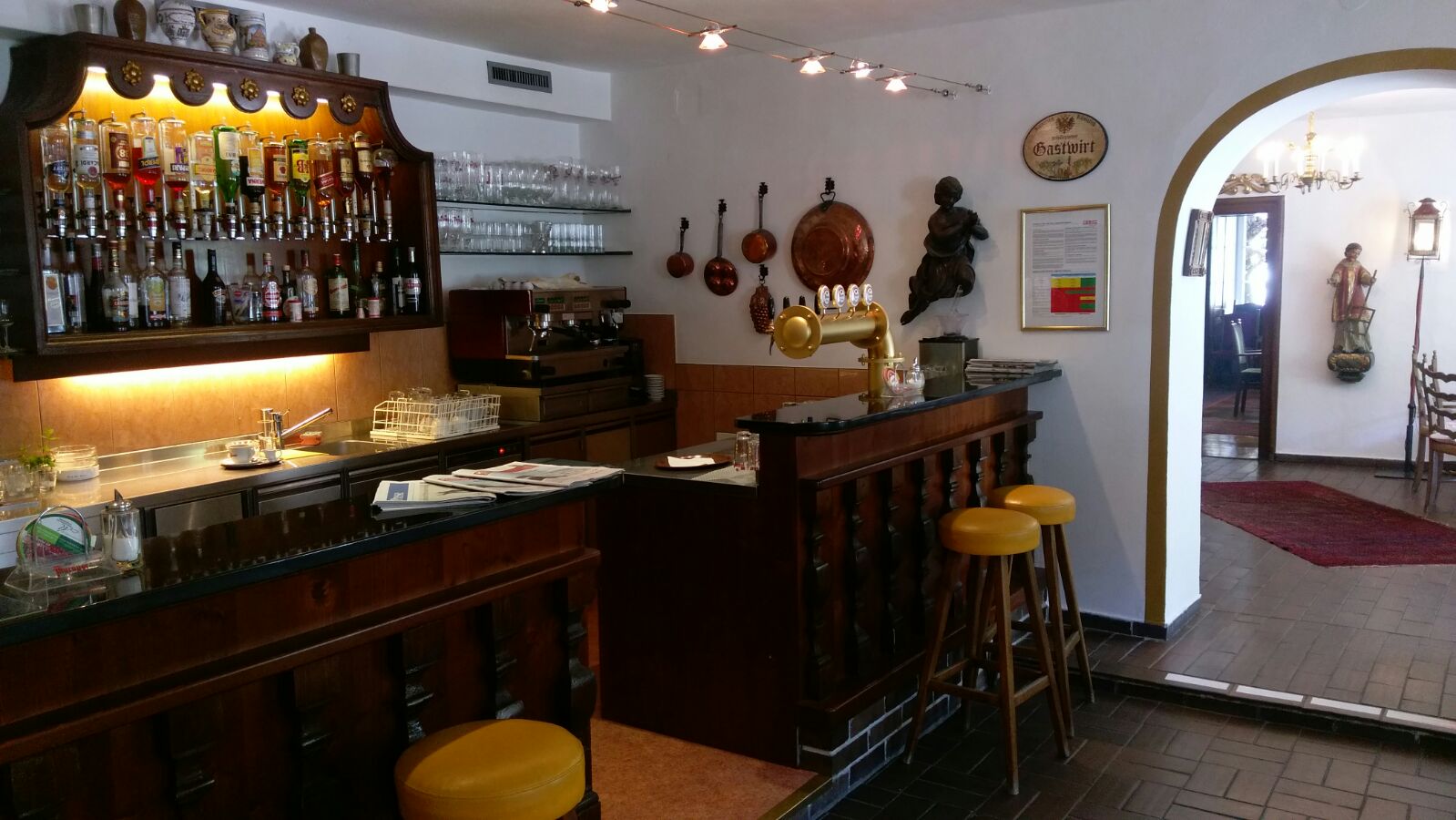 Essen-gehen - PLZ 9311 (Österreich) - Unser Barbereich, in dem Sie gemütlich Ihren Apperitiv einnehmen können - Das Herrenhaus