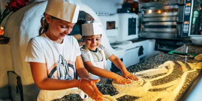 Essen-gehen - Ambiente: klassisch - Pizzabackkurs für Kinder - Trattlers Einkehr