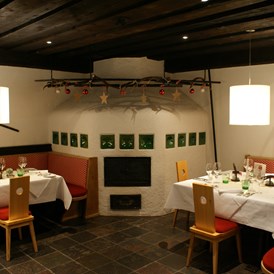 Restaurant: Restaurant Alte Mühle gemütliche Sitzecke mit Kachelofen - Kirchleitn Alte Mühle
