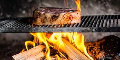Essen-gehen - Ambiente: klassisch - Lungau - Die besten Steaks vom offenen Grill im Restaurant Ainkehr am Katschberg. - Restaurant Ainkehr Katschberg