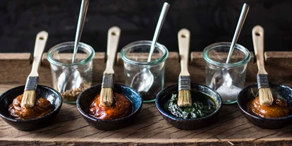 Essen-gehen - Ambiente: klassisch - Lungau - Köstliche Rubs, Fleisch Marinaden, zum Verfeinern der köstlichen Steak Spezialitäten im Restaurant Ainkehr am Katschberg. - Restaurant Ainkehr Katschberg