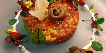 Essen-gehen - Ambiente: klassisch - Beef Tartar, liebevoll angerichtet - Bachler, Restaurant & Kulturwirtshaus