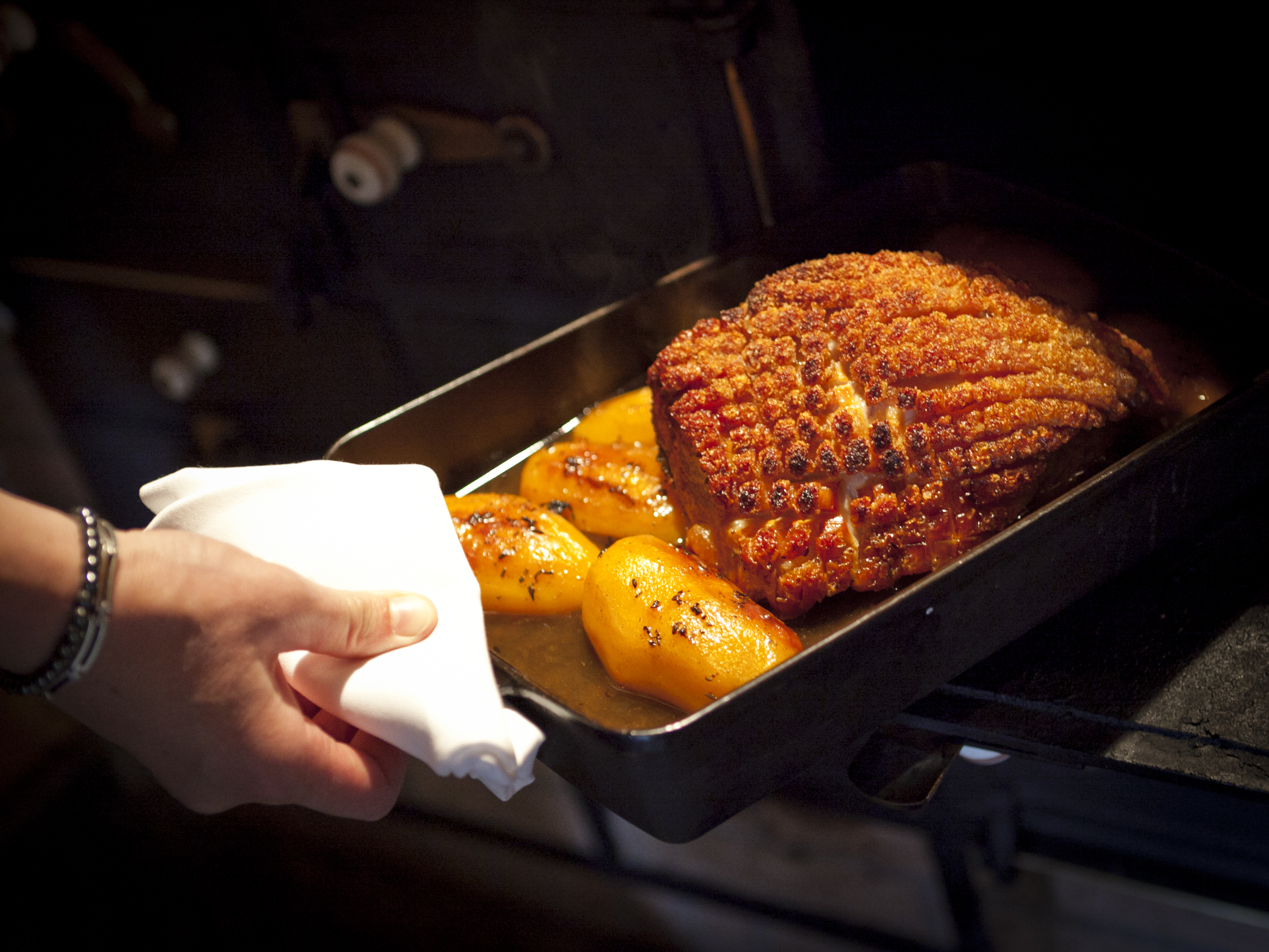 Essen-gehen - Gerichte: Suppen - Kärnten - Schweinsbraten im Almdorf Seinerzeit  - Almdorf Seinerzeit