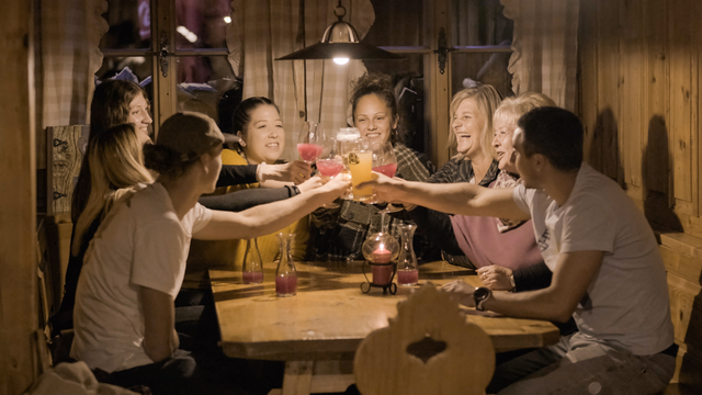 Essen-gehen - Sitzplätze im Freien - Salzburg - Die Schönmoosalm