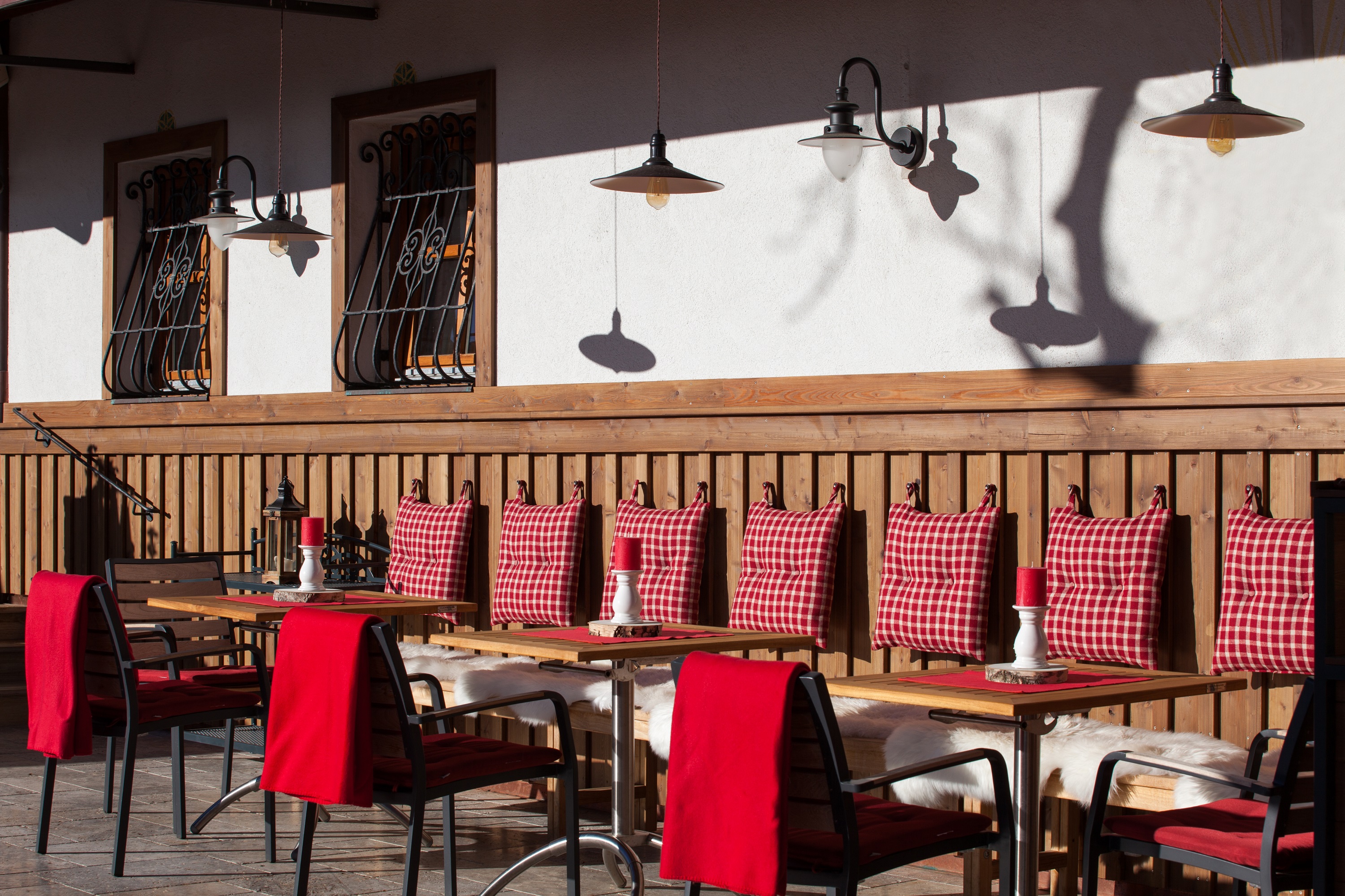 Essen-gehen - rollstuhlgerecht - Wienerwald Süd-Alpin - Terrrasse - Zum Fally - Landgasthof