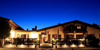 Essen-gehen - Markt Piesting - Unsere herrliche Terrasse mit weitem Blick auf unseren Park. - Restaurant-Bar RIDERS LOUNGE