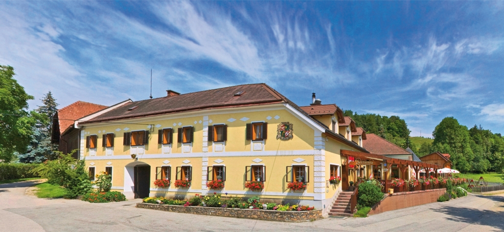 Essen-gehen - Mahlzeiten: Mittagessen - Österreich - Unser Gasthaus ist in die sanften Hügeln der Buckligen Welt eingebettet. Umgeben von Wiesen und Wäldern lädt es zum Entspannen und Genießen ein. - Gasthaus Buchegger