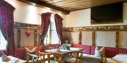 Essen-gehen - Spielplatz - Niederösterreich - Das Extrazimmer wurde mit viel Liebe zum Detail dekoriert. - Gasthaus Buchegger