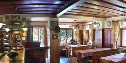 Essen-gehen - Spielplatz - Niederösterreich - Unser gemütliches Gastzimmer – eine schöne urige Stube.  - Gasthaus Buchegger