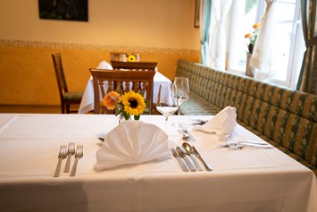 Restaurant: Martineks Abendtisch Copyright: FeelImage/Matern - HOTEL - GASTHOF MARTINEK