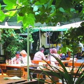 Restaurant: Heurigengaren  - Weingut und Heurigen Alphart am Mühlbach
