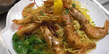 Essen-gehen - Sitzplätze im Freien - Baden-Württemberg - 6 Riesengarnelen auf aglio olio Spaghetti - Restaurant Kastell