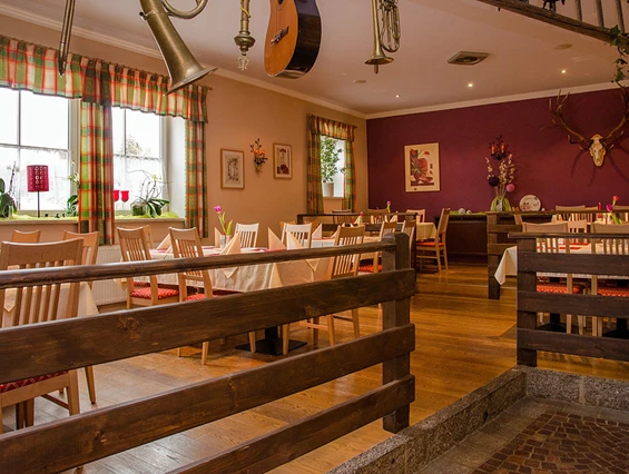 Restaurant: Mit seinen 30 Sitzplätzen eignet unser "Tanzboden" hervorragen für jeden Anlass. - Wirtshaus "Zum Onkel Heli"