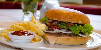 Essen-gehen - Gerichte: Suppen - Abtenau - "Kiwi Burger Special" - Hotel - Restaurant Kirchenwirt Rußbach