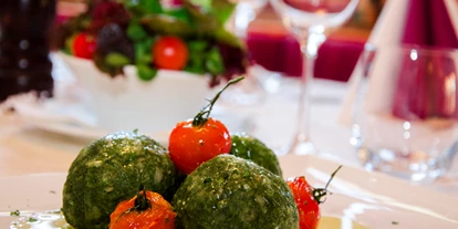 Essen-gehen - Gerichte: Suppen - Abtenau - Spinat-Kräuterknödel - Hotel - Restaurant Kirchenwirt Rußbach