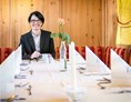 Restaurant: Wirtin am gedeckten Tisch im Brückenwirt - Brückenwirt