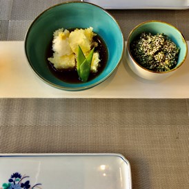 Restaurant: Agedashi Frittierter Tofu in Fischbouillon mit geriebenem Rettich und Ingwer, Gomaae Spinat mit Karotten, Sesam und Rucola Vorspeise mit feinem Aroma - Sushi Bistro Byakko