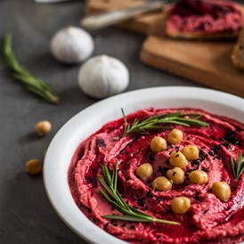 Restaurant: Hummus mit roten Rüben  - Levantine taste