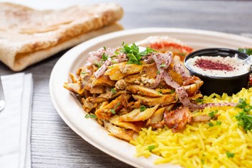 Restaurant: Shawarma Classic mit French fries - Levantine taste