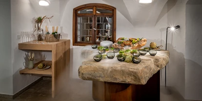 Essen-gehen - rollstuhlgerecht - Oberbayern - Begeisterung schmecken im Hotel Klosterhof Bayerisch Gmain | Fine Dining Experience jeden Samstag im Restaurant im Klosterhof - Alpine Hideaway & Spa - Restaurant GenussArt im Hotel Klosterhof