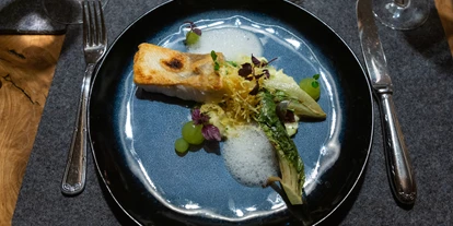 Essen-gehen - rollstuhlgerecht - Oberbayern - Täglich wechselndes Abendmenü im Hotel Klosterhof Bayerisch Gmain | Restaurant im Klosterhof - Alpine Hideaway & Spa - Restaurant GenussArt im Hotel Klosterhof