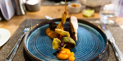 Essen-gehen - rollstuhlgerecht - Oberbayern - Täglich wechselndes Abendmenü im Hotel Klosterhof Bayerisch Gmain | Restaurant im Klosterhof - Alpine Hideaway & Spa - Restaurant GenussArt im Hotel Klosterhof