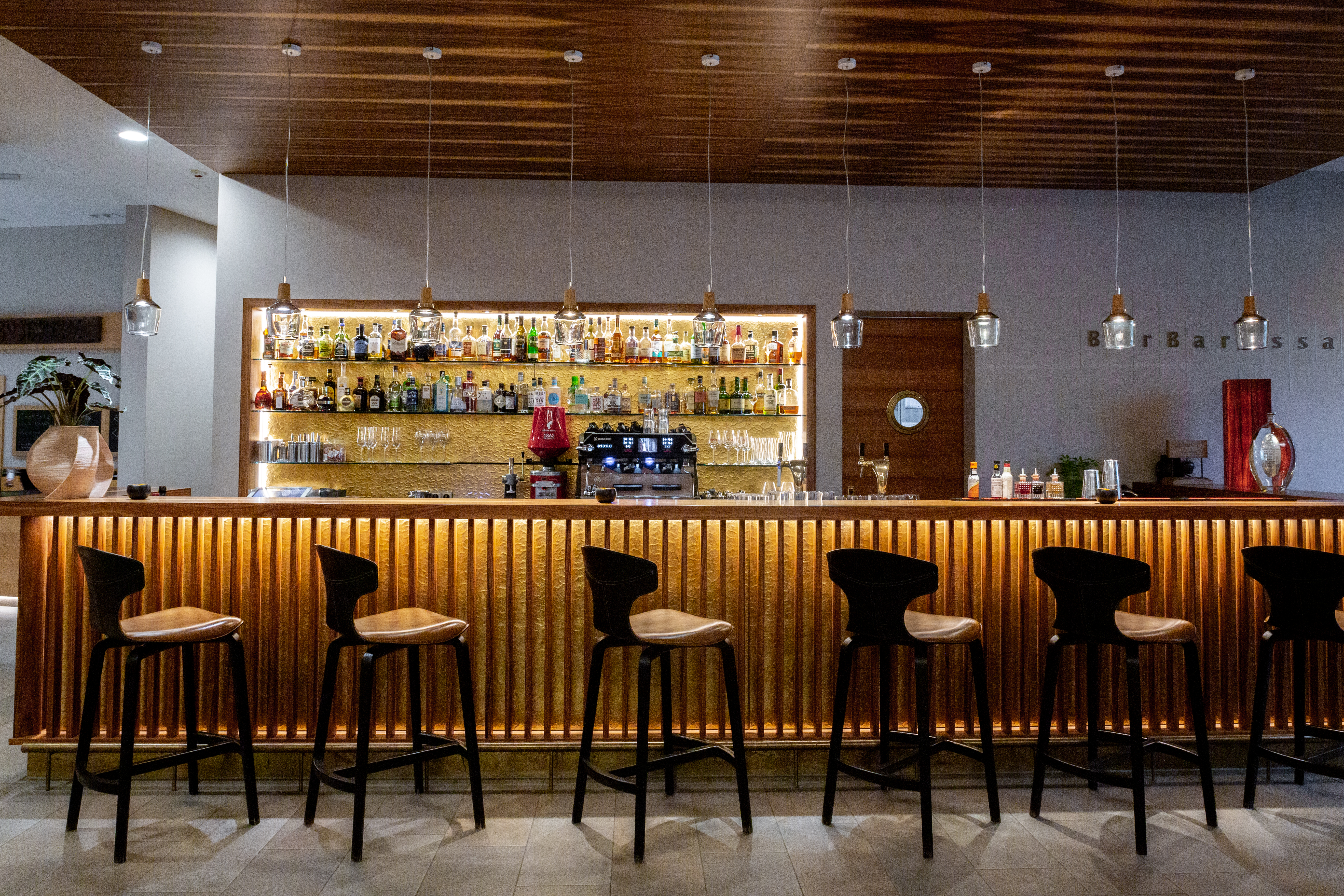 Restaurant: BarBarossa  im Hotel Klosterhof Bayerisch Gmain | Die Bar  im Klosterhof - Alpine Hideaway & Spa - Restaurant GenussArt im Hotel Klosterhof