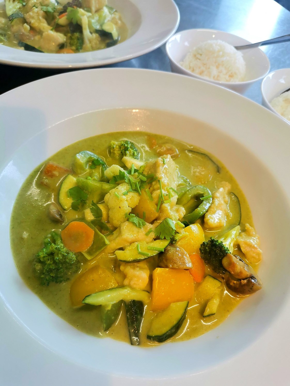Restaurant: Dschungel Curry mit Huhn - OSTWIND im Gasthaus Mentil