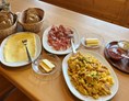 Restaurant: Frühstück im Gasthaus zum Strauß aus 100% regionalen Zutaten - Gasthaus zum Strauß
